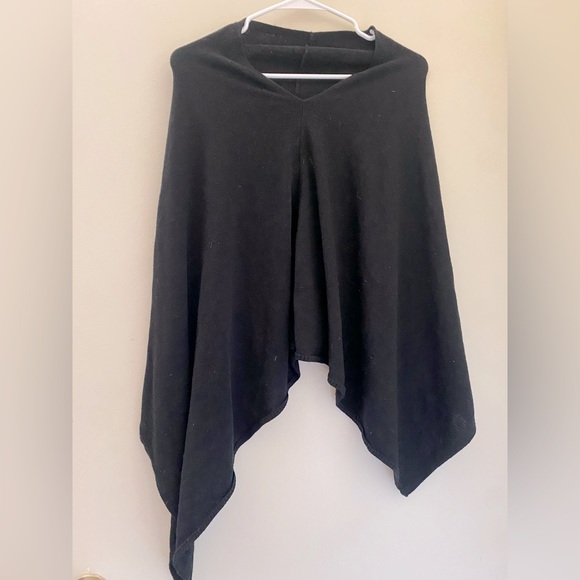 Mingle shaw, one size, black. Very flattering - Picture 1 of 3